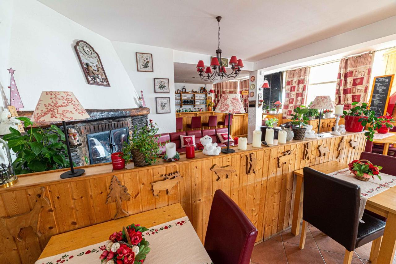 אלוס Hotel Restaurant La Source מראה חיצוני תמונה