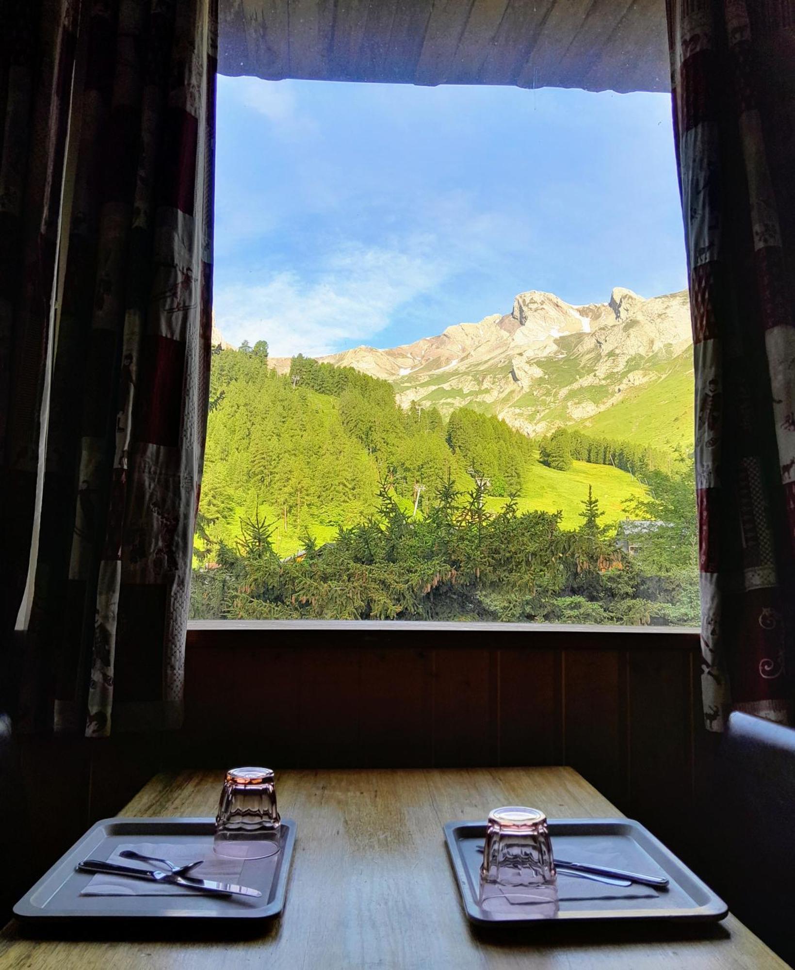 אלוס Hotel Restaurant La Source מראה חיצוני תמונה